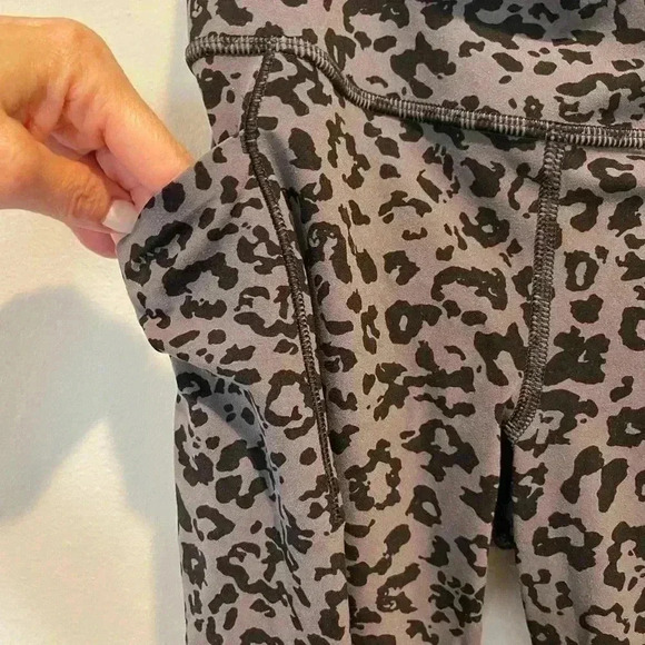 Athleta Salutation II Capri Leggings | Animal Print | Size XS | EUC - Picture 10 of 11